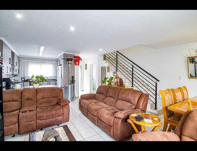 3 BEDROOM SECTIONAL TITLE FOR SALE IN BRACKENDOWNS